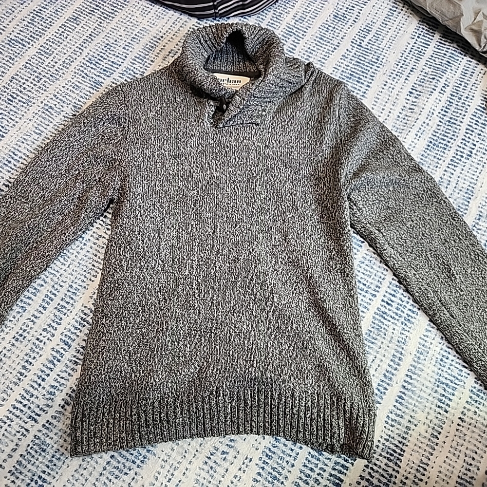 Urban Pipeline Gray Turtleneck Sweater with Ribbed Cuffs